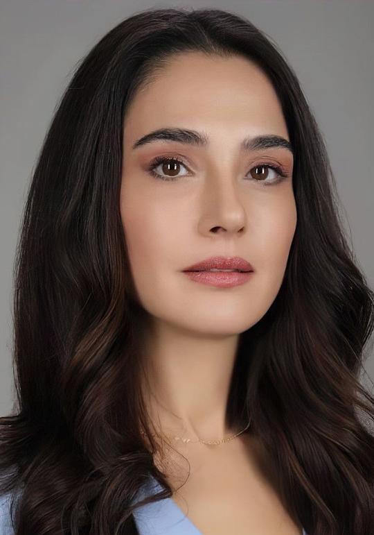 冯达·埃尔伊义特 Funda Eryiğit照片