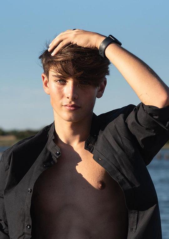 安德烈亚·阿鲁 Andrea Arru照片