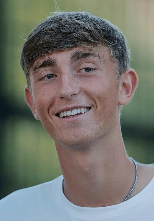 迪恩·赫伊森 Dean Huijsen照片