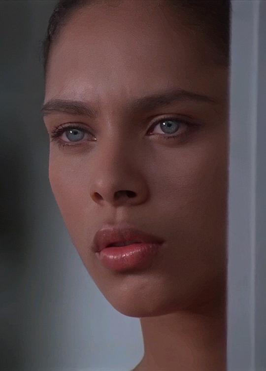 伊丽丝·佩纳多 Iris Peynado照片