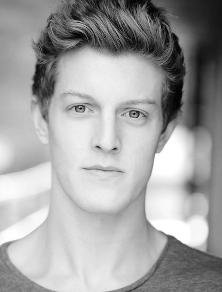 罗伯特·斯特兰奇 Robert Strange照片