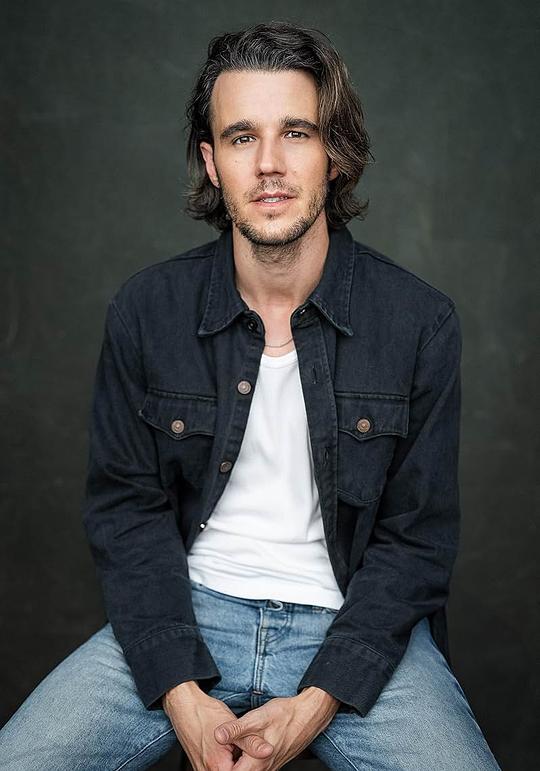 亚历山大·罗伯茨 Alexander Roberts照片