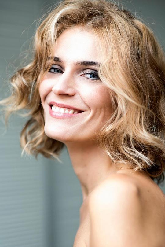 克劳迪亚·扎内拉 Claudia Zanella照片