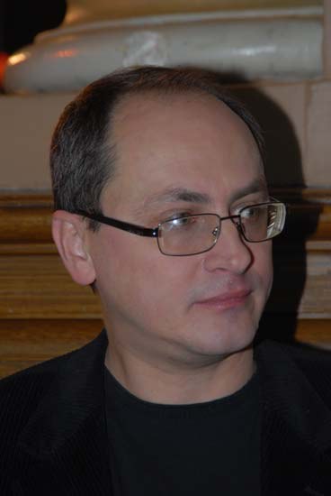 内伊·卡兰费 Nae Caranfil照片