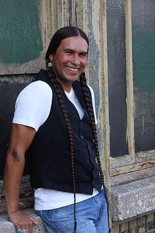 摩西·布林斯·普兰提 Moses Brings Plenty照片