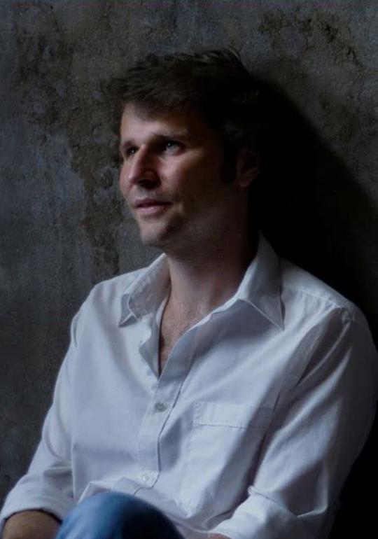 沙汀·罗尼 Shanti Roney照片