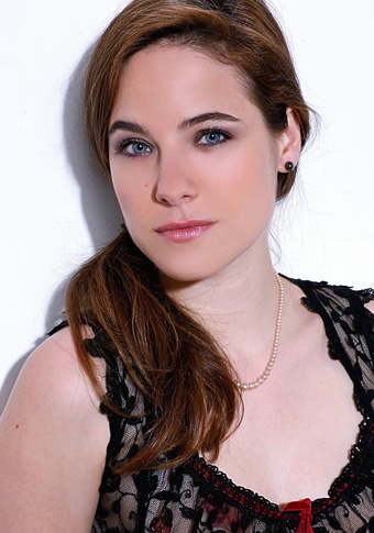 卡罗利娜·达韦纳 Caroline Dhavernas照片