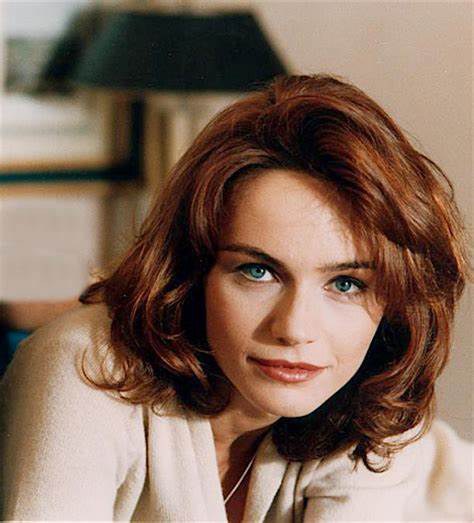 弗朗切斯卡·内里 Francesca Neri照片