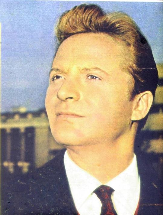 阿利耶罗·隆歇热 Alighiero Noschese照片