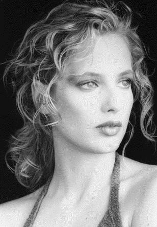 阿伊莎·切拉米 Aisha Cerami照片