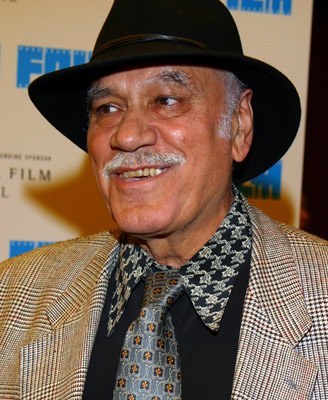 阿尔多·桑布雷利 Aldo Sambrell照片