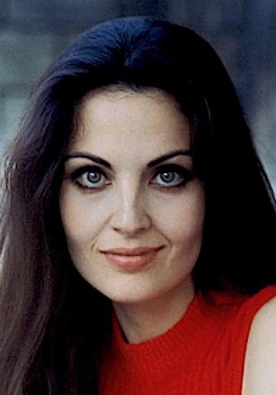 奥丽娃·维拉索布罗斯 Olga Karlatos照片