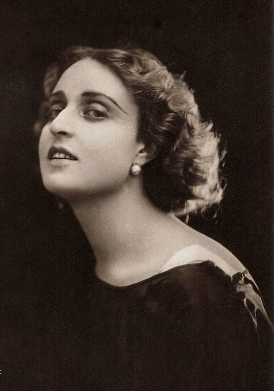 皮娜·梅尼切利 Pina Menichelli照片