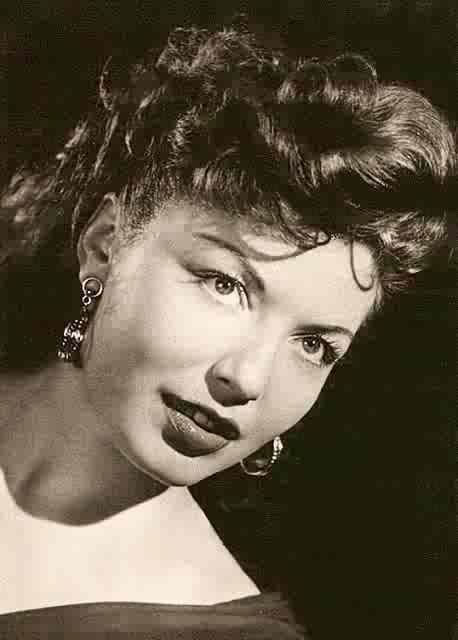 克劳汀·杜普斯 Claudine Dupuis照片