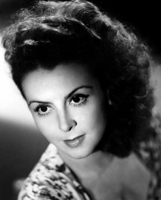 勒内·圣西尔 Renée Saint-Cyr照片