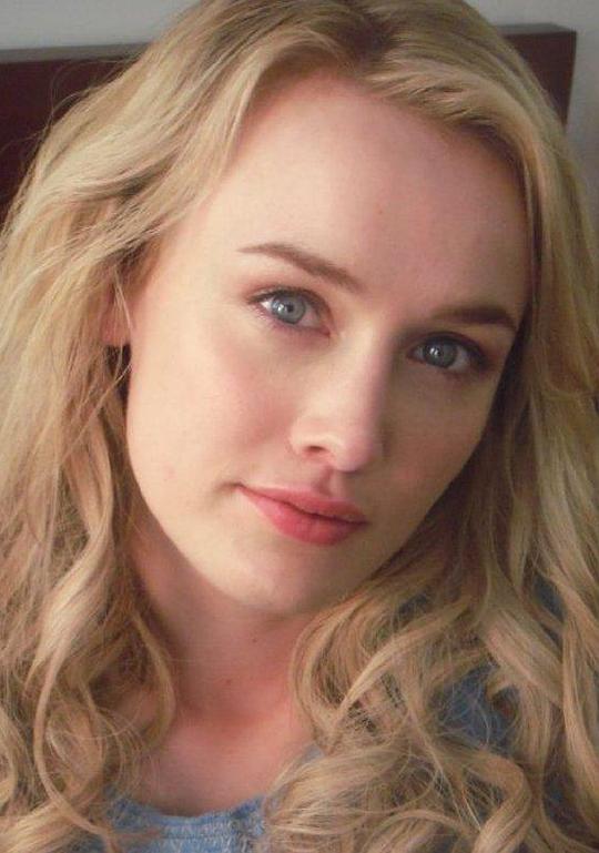 多米妮克·麦克艾丽戈特 Dominique McElligott照片