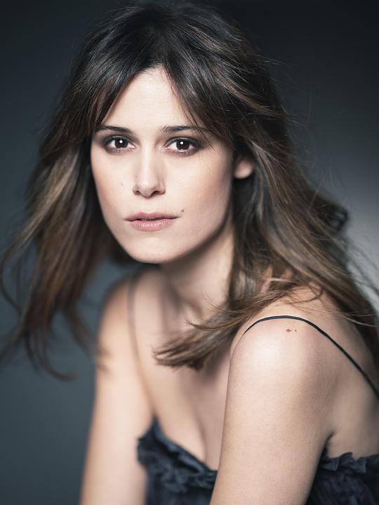 伊丽莎白·拉雷纳 Elisabeth Larena照片