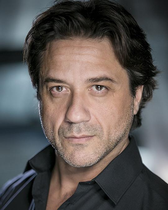 恩里克·阿尔切 Enrique Arce照片