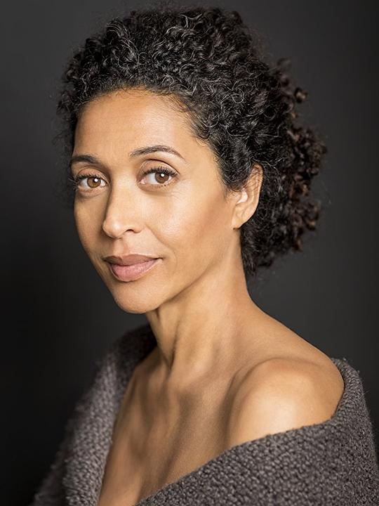 维多利亚·恩唐戈 Vicenta N'Dongo照片