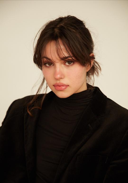 克里斯蒂娜·科瓦尼 Cristina Kovani照片