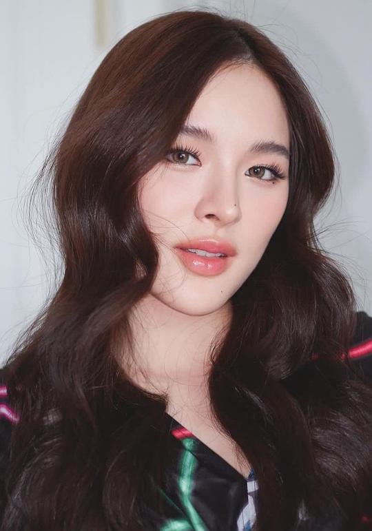 苏卡达·顾珑希 Sutatta Udomsilp照片