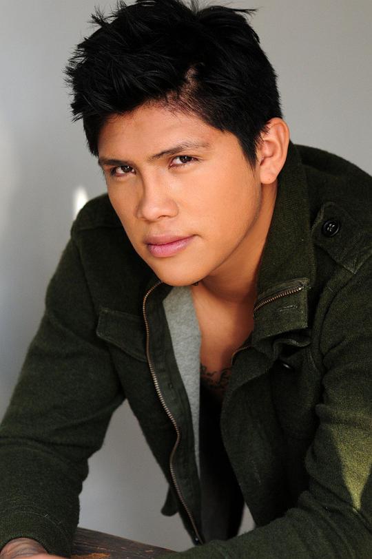 约翰尼·奥蒂斯 Johnny Ortiz照片