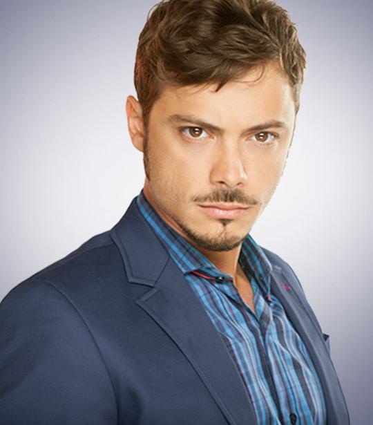 托马斯·方齐 Tomás Fonzi照片