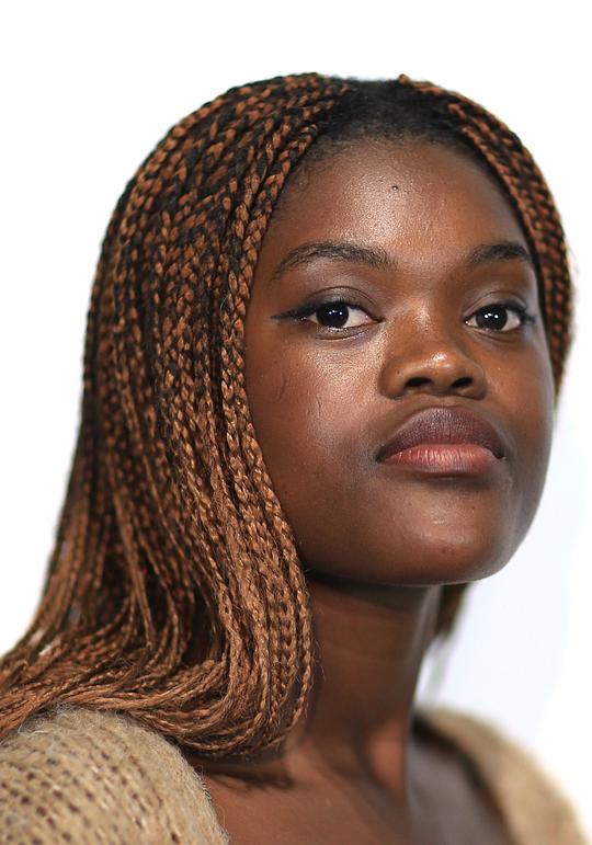 米娅·奥侬格 Mia Onungue照片