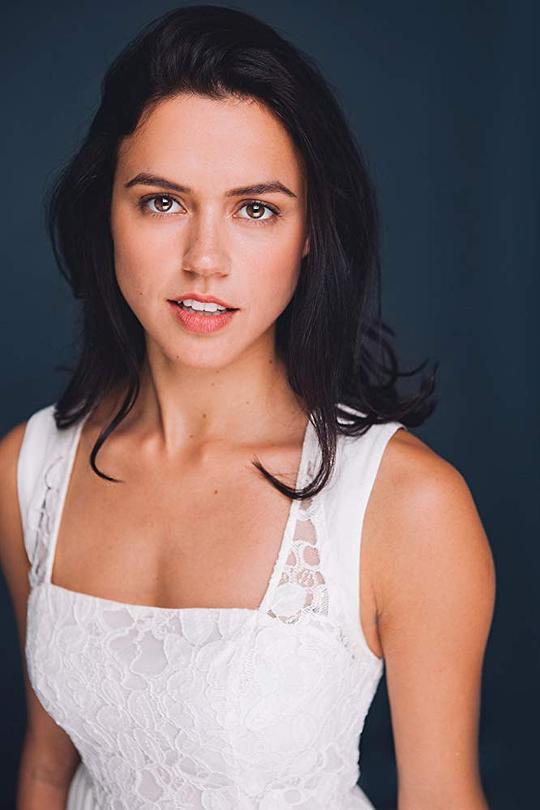 尼娜·凯莉 Nina Kiri照片