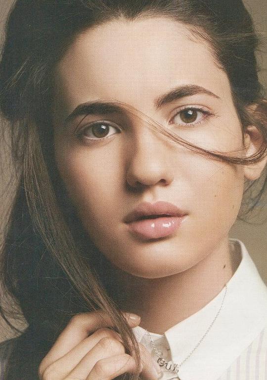 伊万娜·巴克罗 Ivana Baquero照片