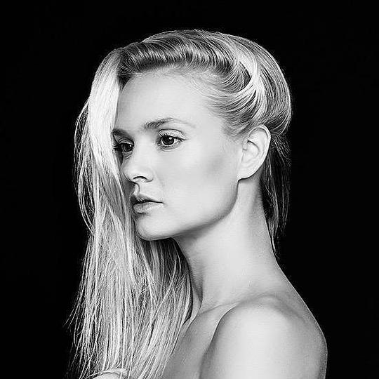 皮亚·斯图森斯坦 Pia Stutzenstein照片