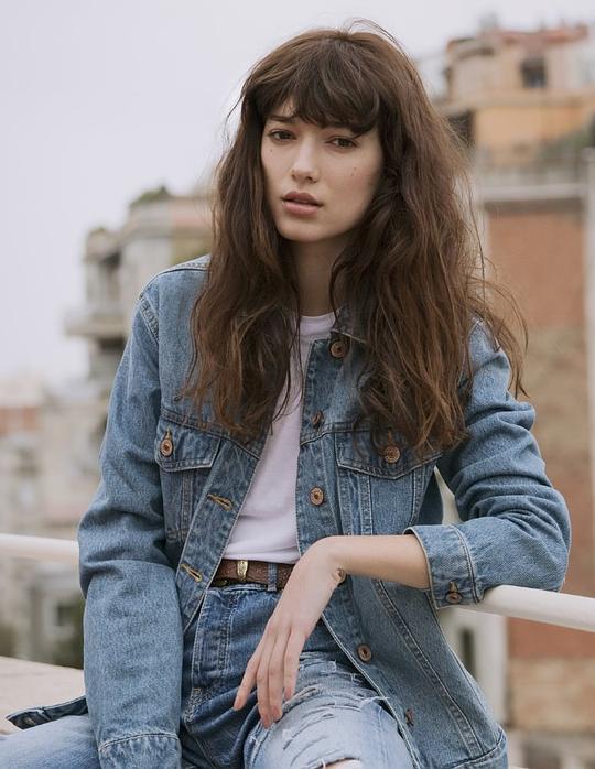 安德里亚·提瓦塔 Andrea Tivadar照片