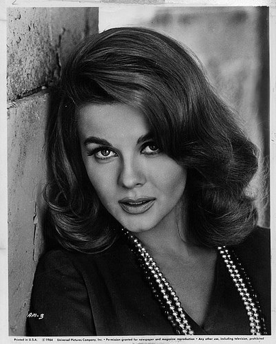 曼蒂·赖斯-戴维斯 Mandy Rice-Davies照片