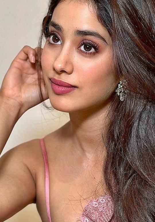 詹维·卡浦尔 Janhvi Kapoor照片