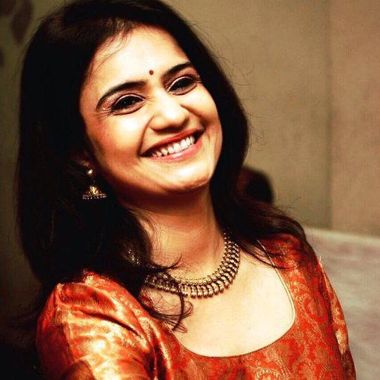 阿姆鲁塔·苏巴什 Amruta Subhash照片