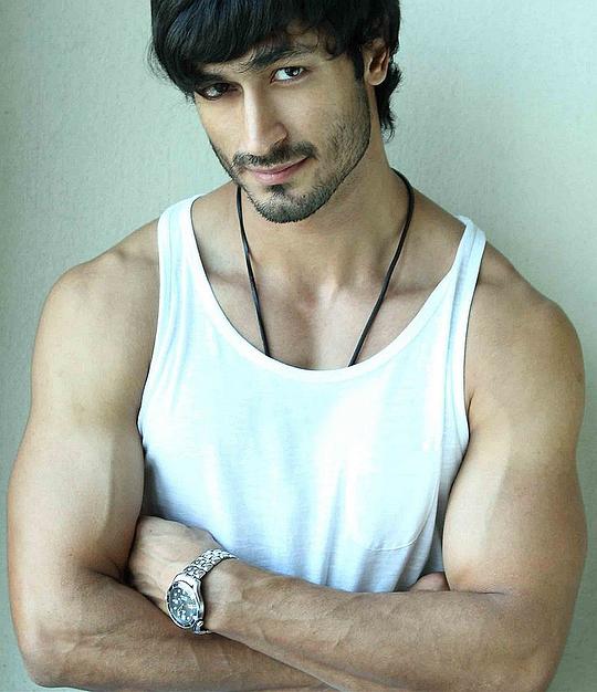 维德尤特·贾姆瓦尔 Vidyut Jamwal照片