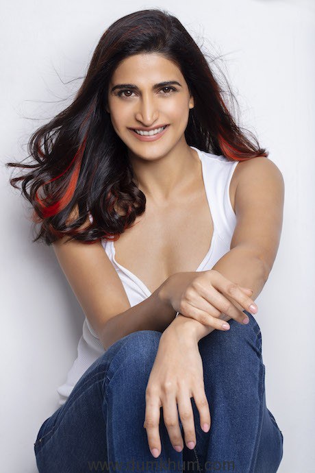 阿哈娜·卡姆拉 Aahana Kumra照片