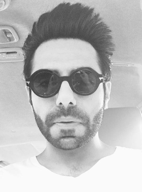 阿帕尔夏克提·库拉那 Aparshakti Khurana照片