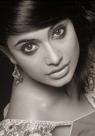 萨拉·简·迪亚斯 Sarah-Jane Dias照片