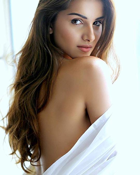 塔拉·苏塔莉娅 Tara Sutaria照片