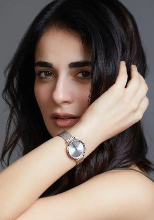 拉狄卡·马丹 Radhika Madan照片