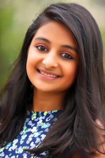 艾丝特·阿妮尔 Esther Anil照片