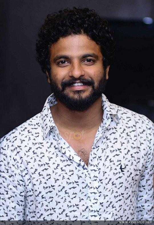 尼拉吉·马达夫 Neeraj Madhav照片