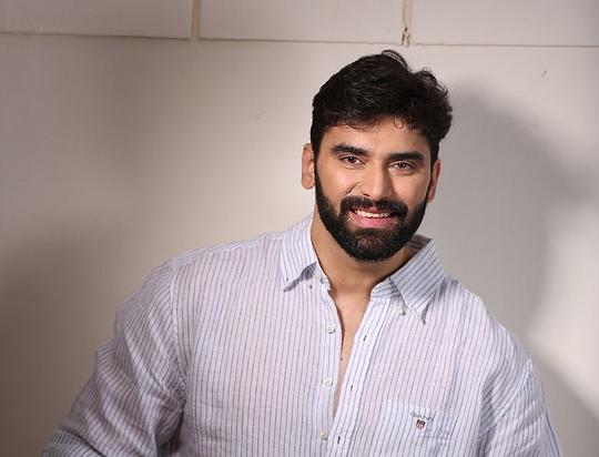 尼基丁·迪尔 Nikitin Dheer照片