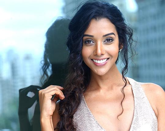 阿努普瑞雅·戈恩卡 Anupriya Goenka照片