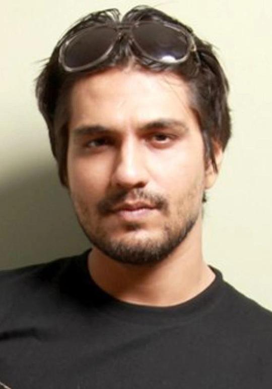 科尔内略·森尼 Cornelio Sunny照片