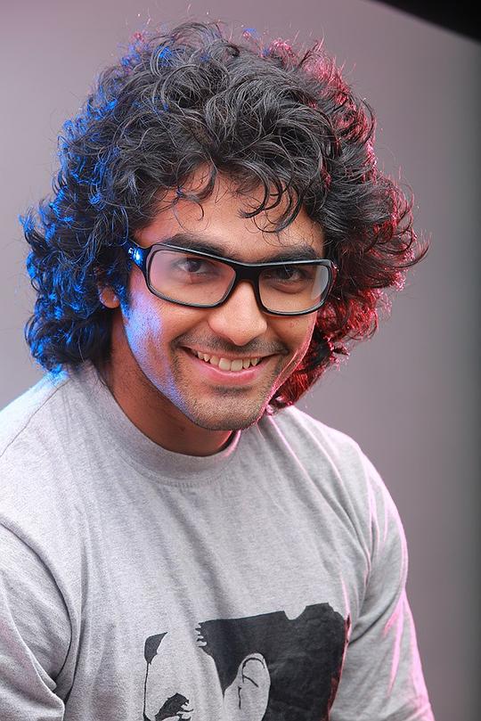 西达尔特·梅农 Siddharth Menon照片