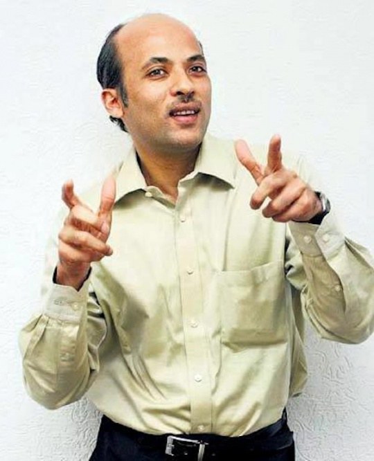 苏拉杰·R·巴贾特亚 Sooraj R. Barjatya照片