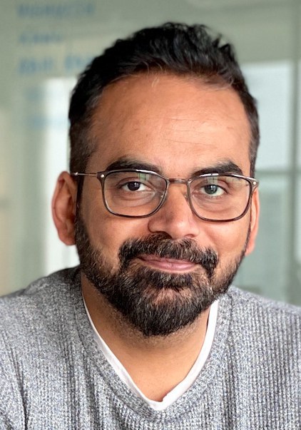 克里希纳·D·K Krishna D.K.照片