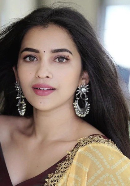 科马里·普拉萨德 Komalee Prasad照片